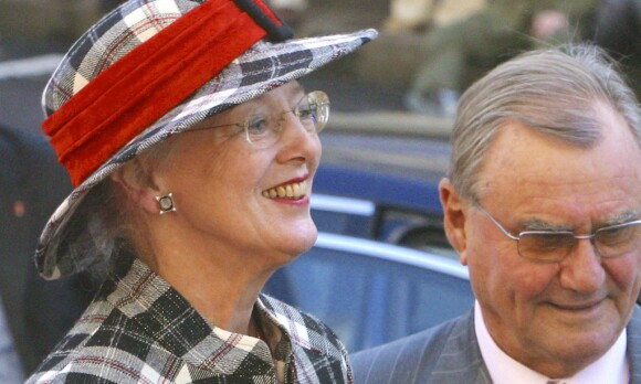 image: Prins Henrik overrasket mange med sine kontroversielle uttalelser. Nå snur det danske folket ryggen til prinsen
